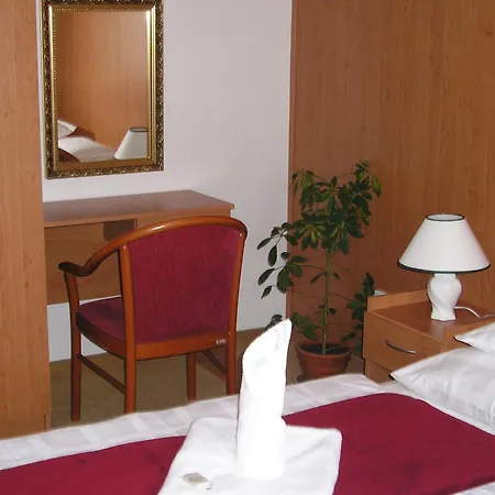 Hubert Hotel 3*
