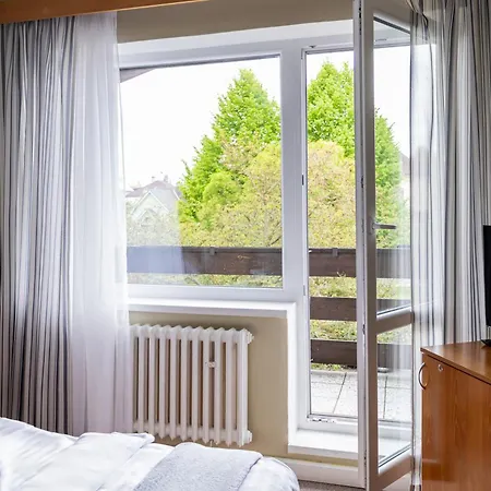 Hubert Hotel 3*