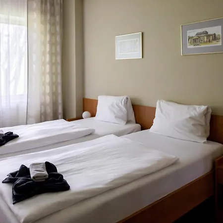 Hubert Hotel