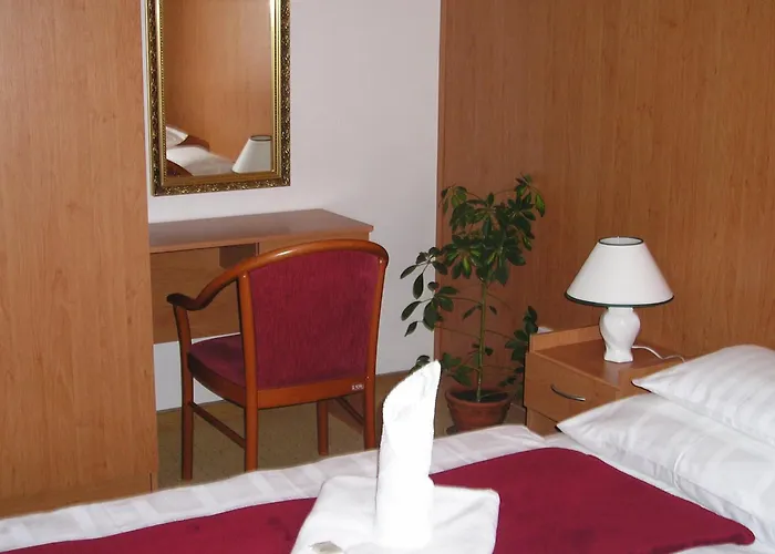 Hubert Hotel 3*